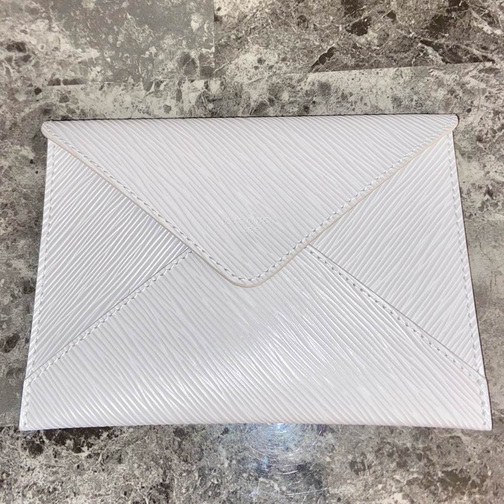 Medium Louis Vuitton pochette